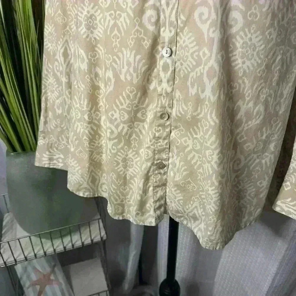 Chico’s Women’s Top Size 0 Small Long Sleeve Button Up Beige High Low Tunic - Picture 3 of 14